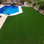 Césped artificial para piscina en Sevilla